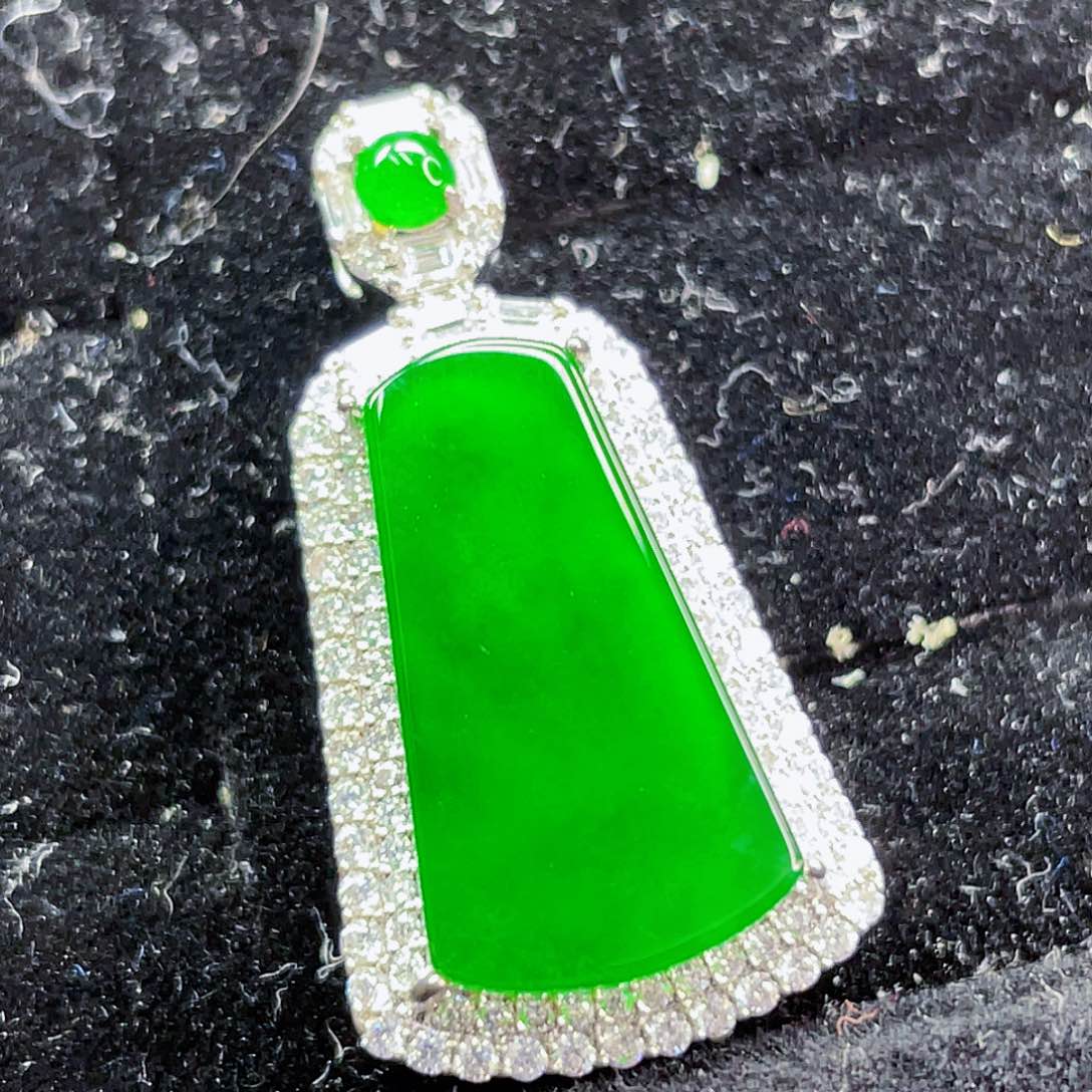 翡翠未镶嵌颈饰500