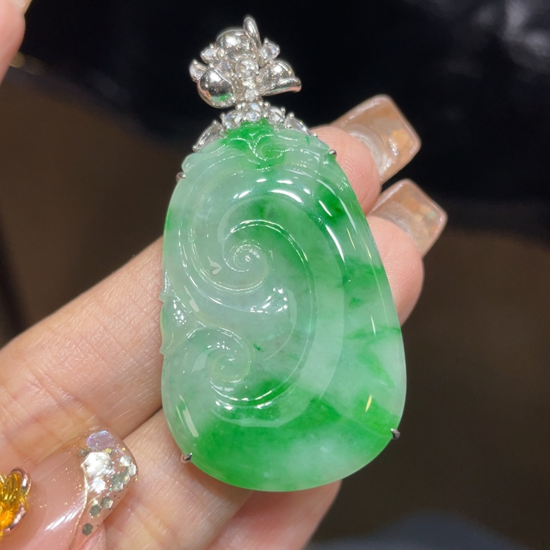 翡翠颈饰18K金镶嵌天然缅甸翡翠