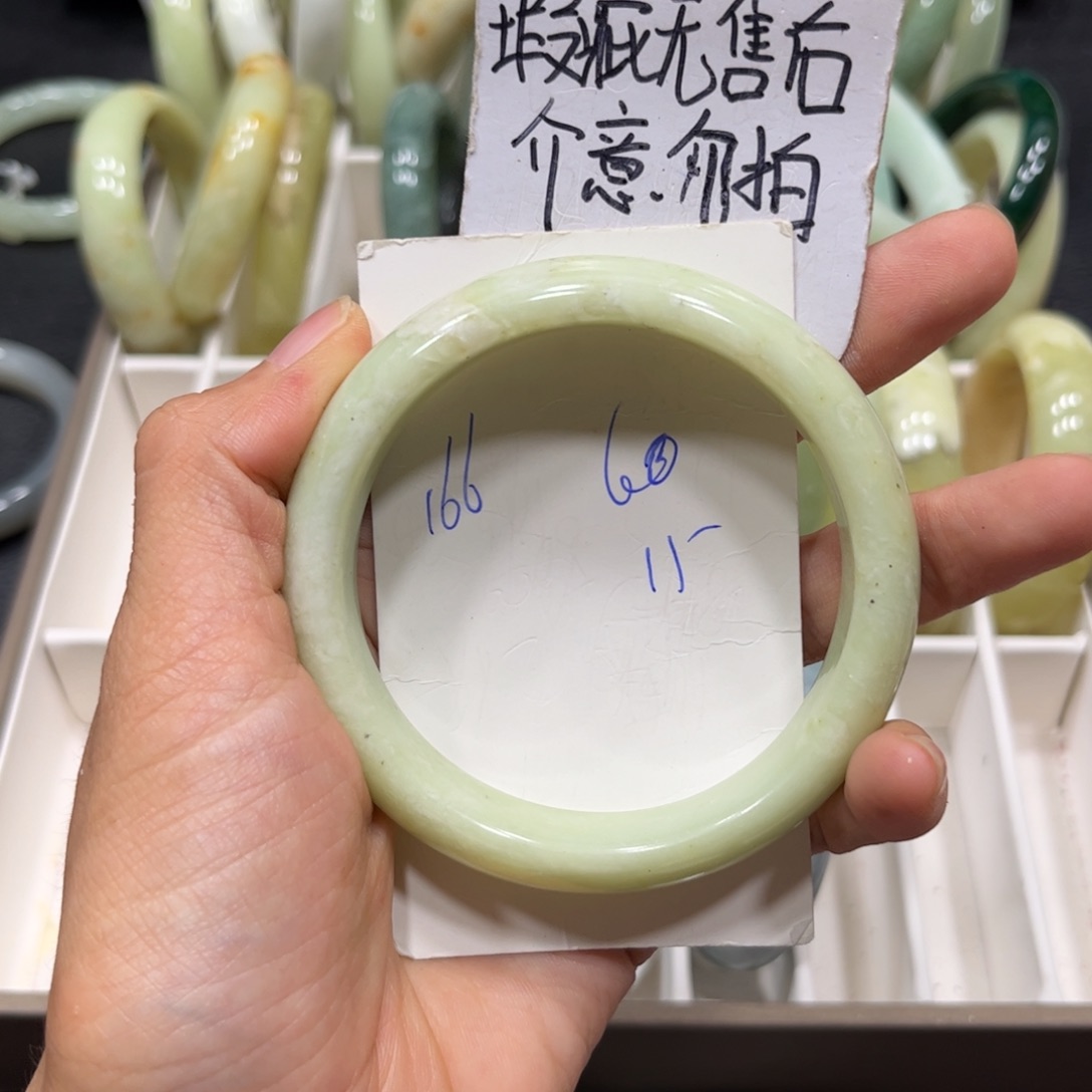 未镶嵌蛇纹石玉手镯
