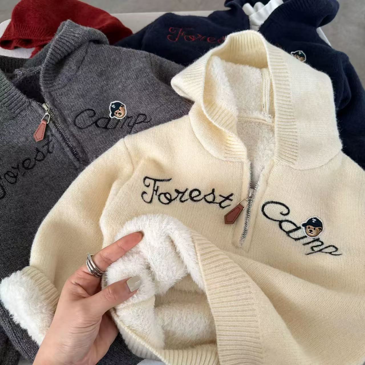 儿童毛衣2025秋冬新款纯色字母绣花加厚一体绒套头针织衫上衣