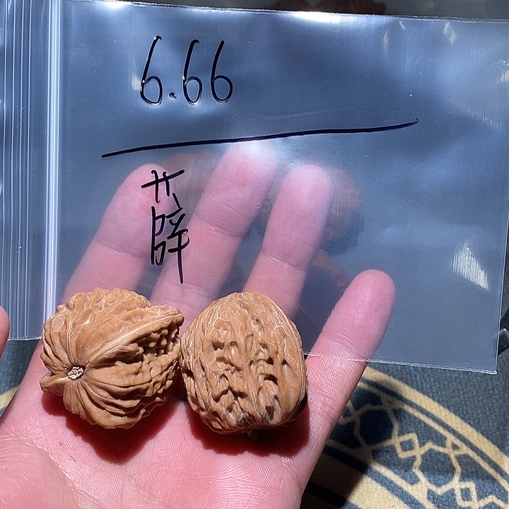 薛***.文玩核桃吊坠核桃