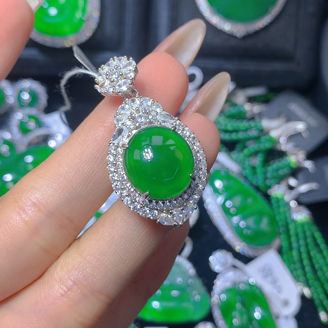 翡翠颈饰银S925镶嵌翡翠