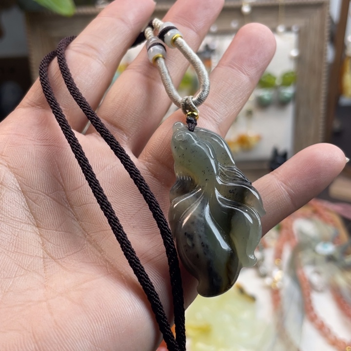 蛇纹石玉未镶嵌吊坠