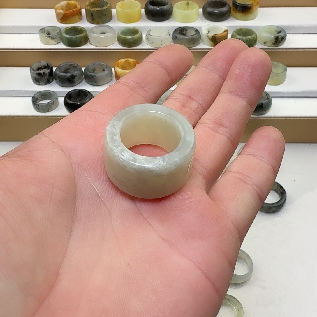 留***白蛇纹石玉未镶嵌戒指21.1内径