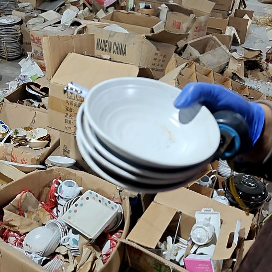 绿泥盘子碗茶壶啥都有