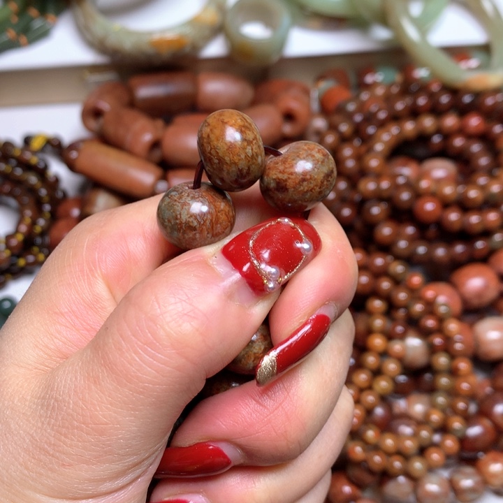 岫岩河磨玉（透闪石质玉）手链未镶嵌大*猫