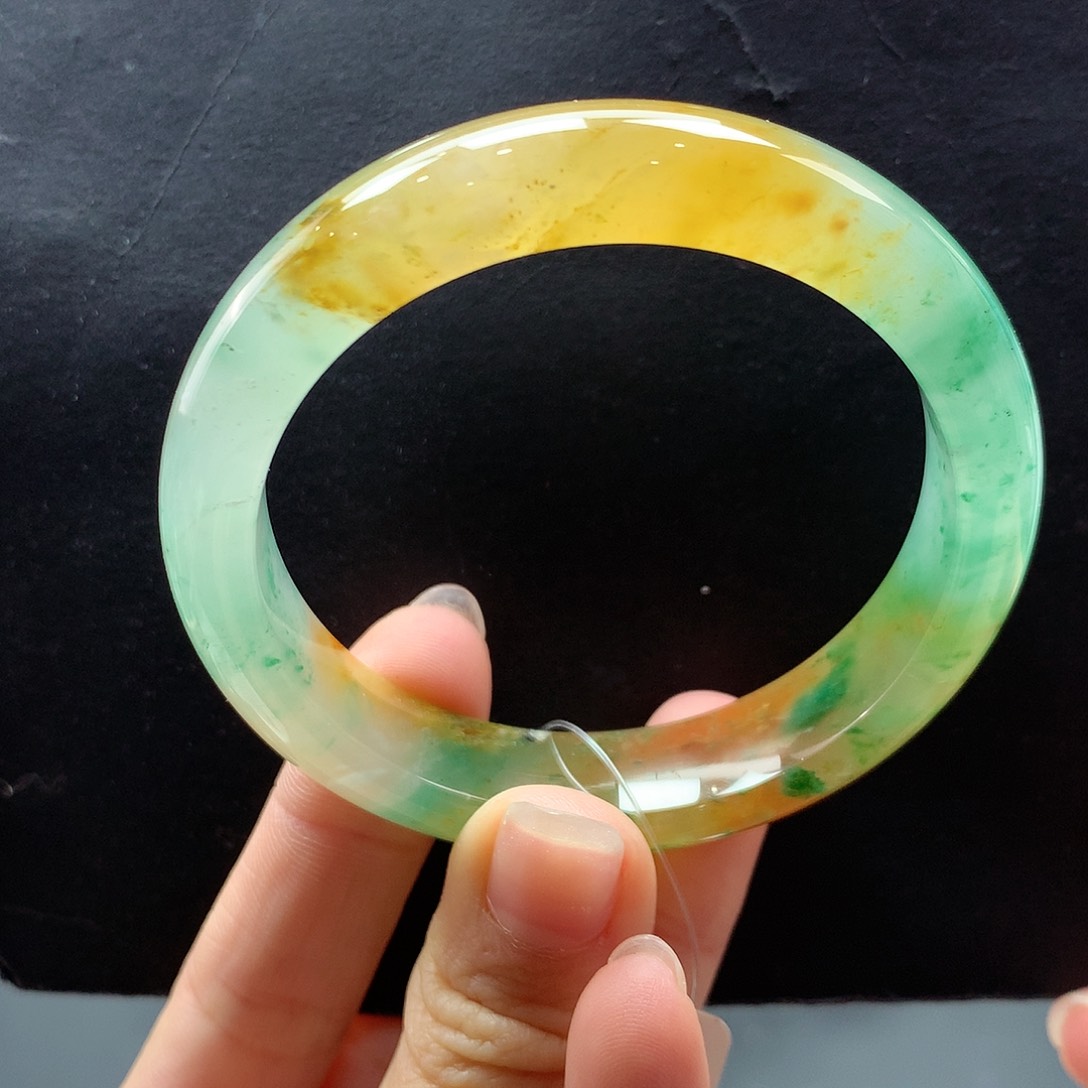 石英质玉手镯未镶嵌空*?