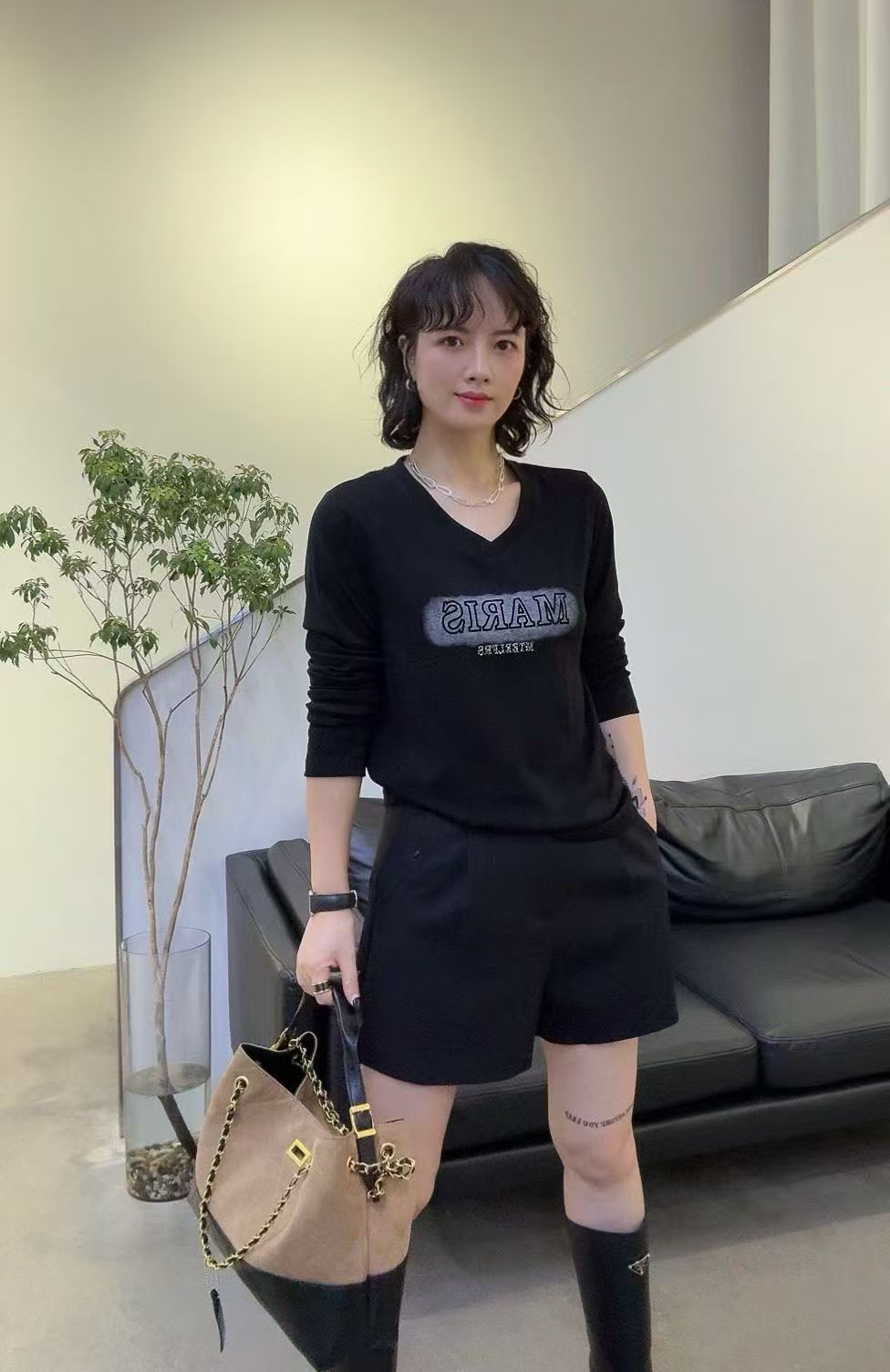 A17时尚长袖v领T恤上衣