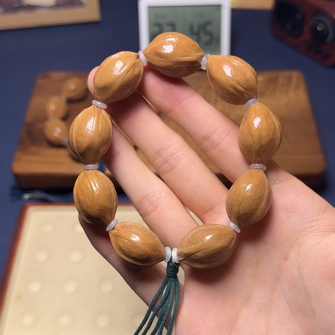 1.9*2.7精挑梅林铁核手串