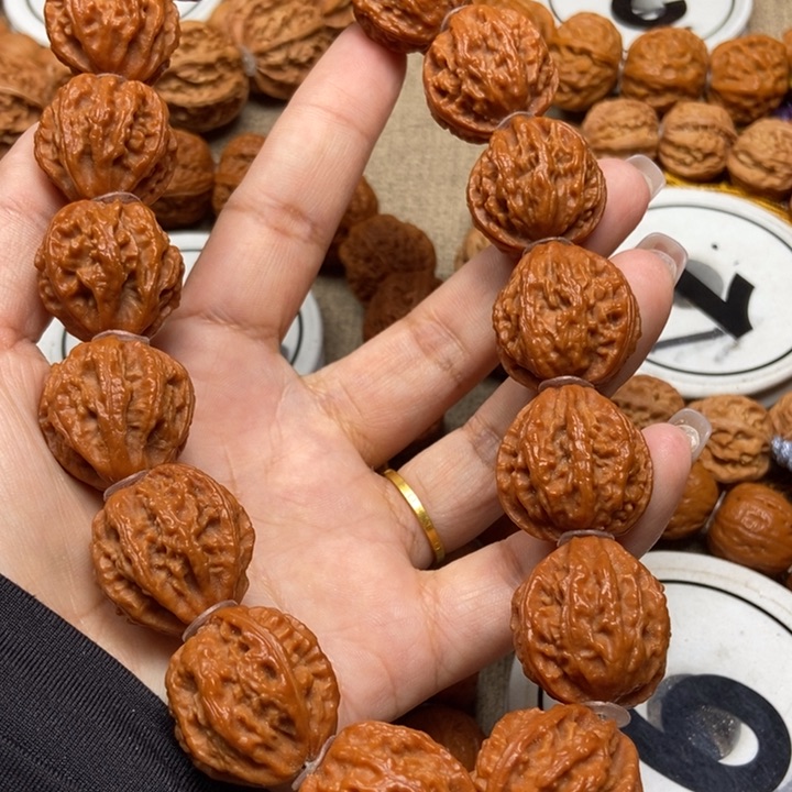 文玩核桃吊坠麒麟八棱