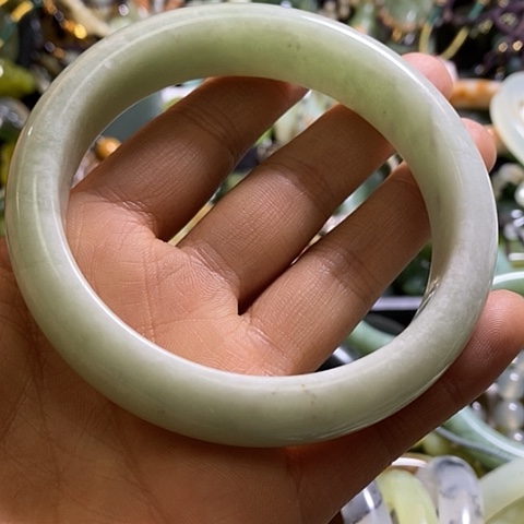 岫玉手镯未镶嵌65口径