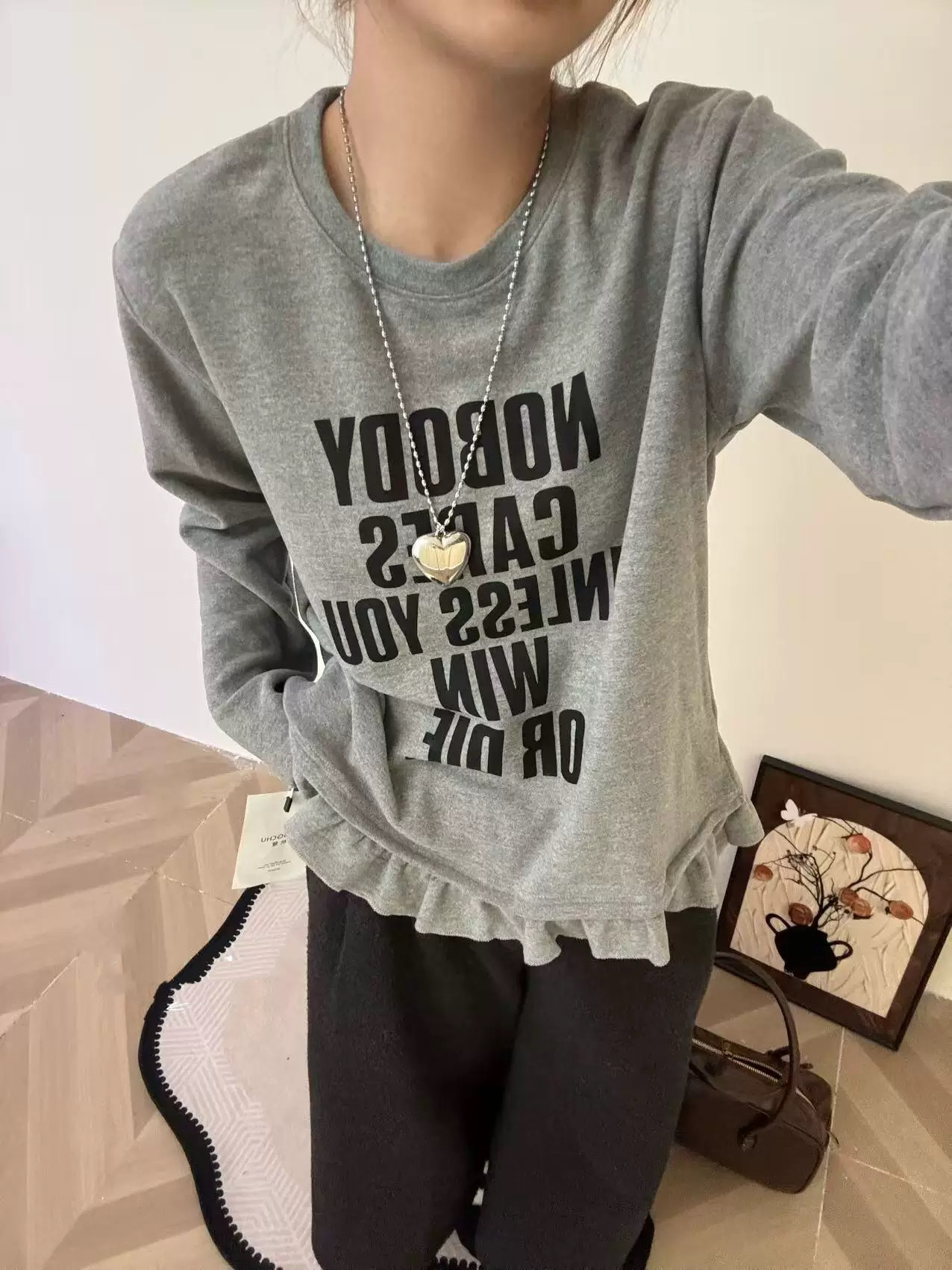 爆款2025新款秋冬女士网红圆领字母印花下摆花边长袖T恤上衣女潮