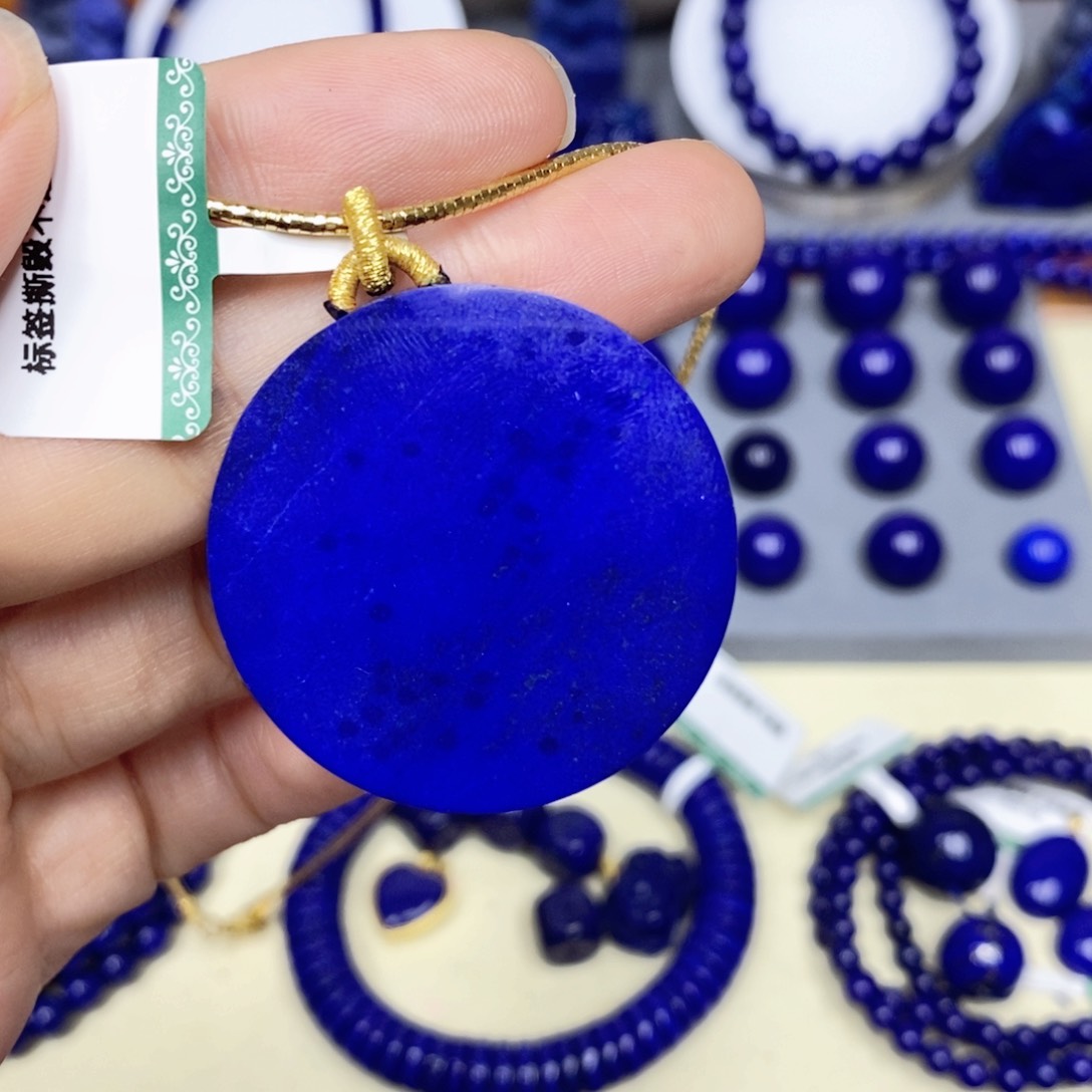 青金石未镶嵌颈饰