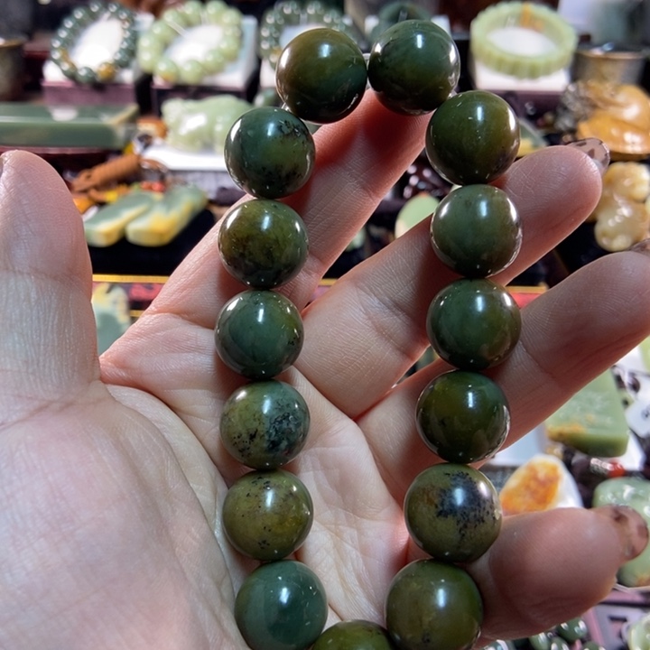 未镶嵌手串岫岩河磨玉（透闪石质玉）