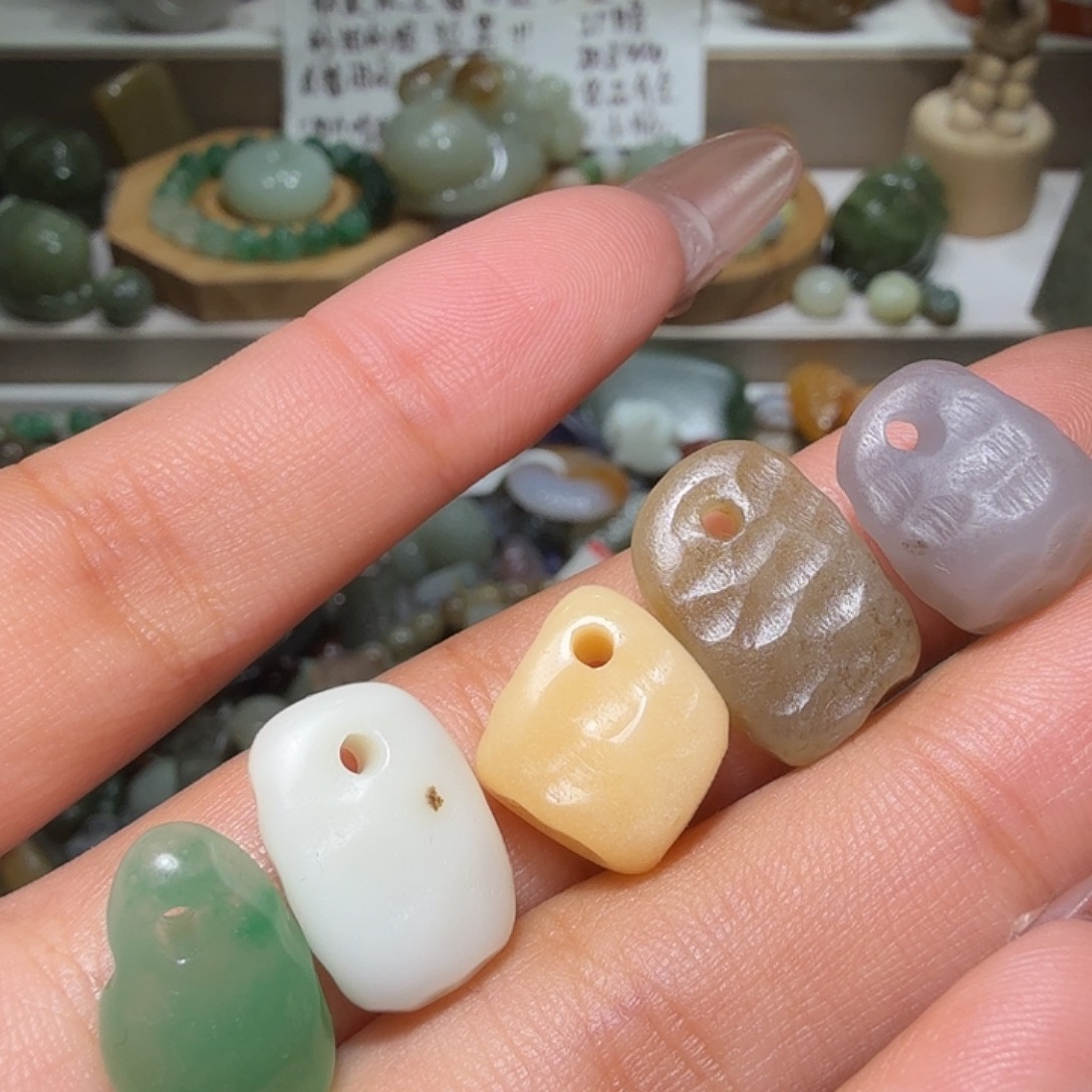 和田玉未镶嵌珠宝奇石