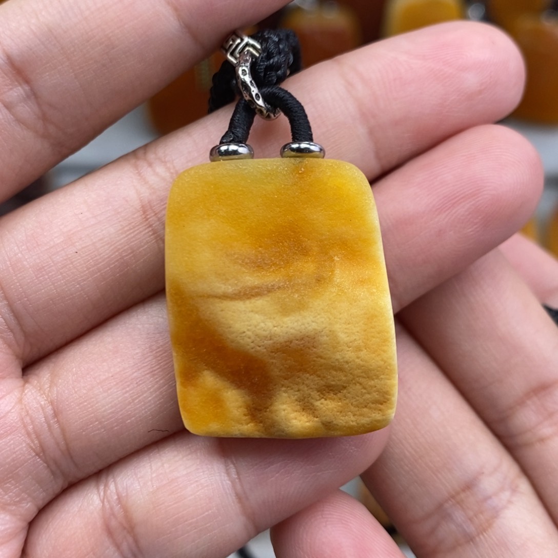 琥珀吊坠(赠链)未镶嵌