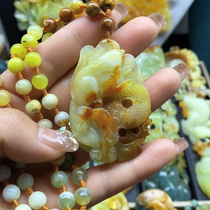 蛇纹石玉挂件未镶嵌