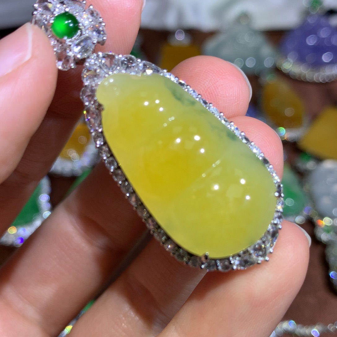 翡翠颈饰18K金镶嵌H****大豆子