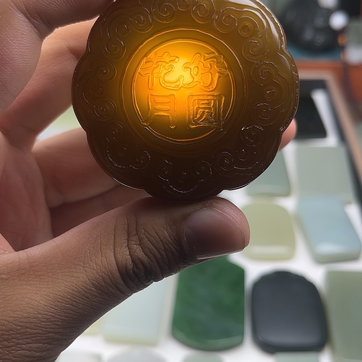 颈饰未镶嵌和田玉（糖玉）