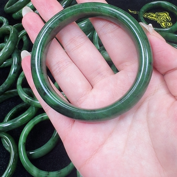和田玉（碧玉）手镯未镶嵌第三条