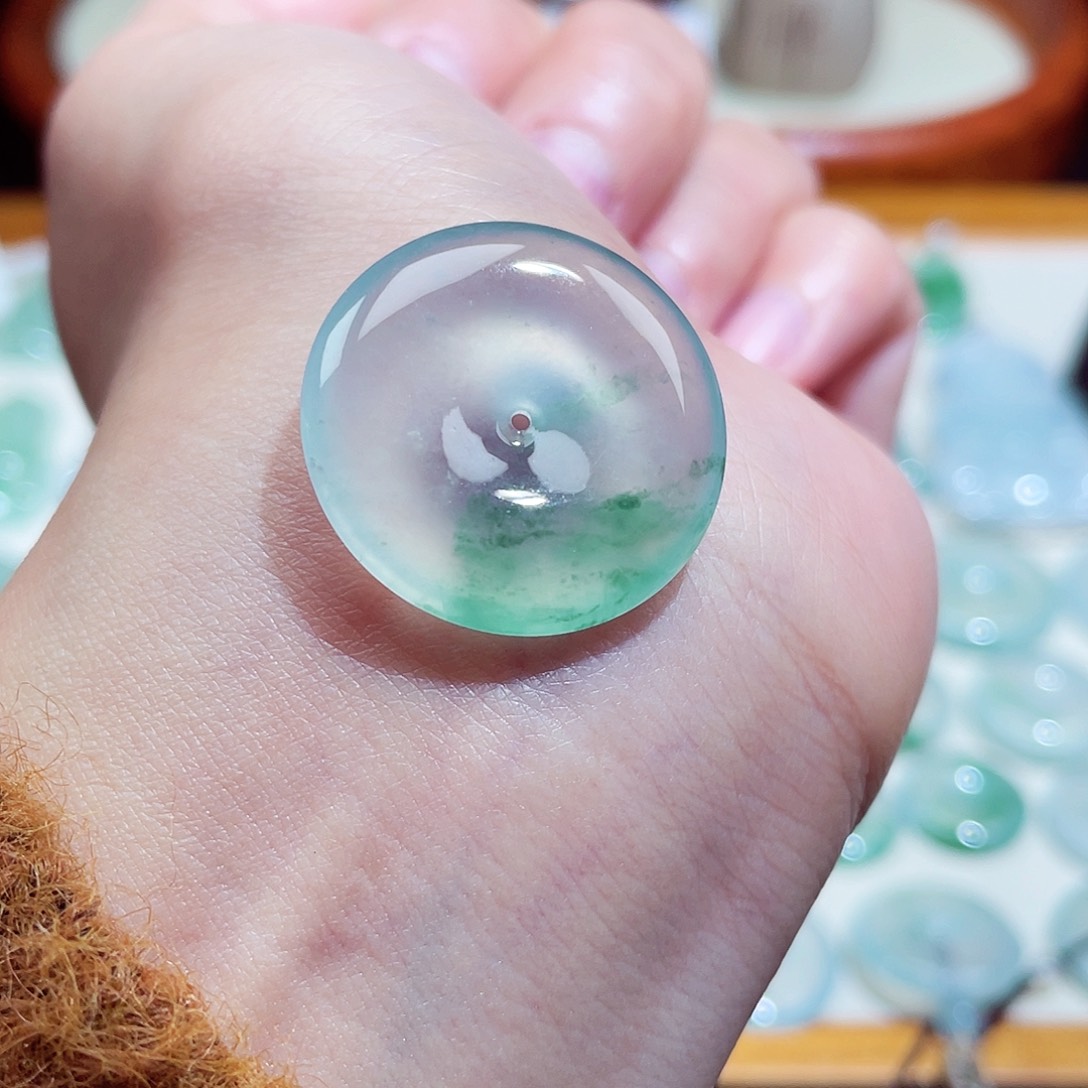 翡翠颈饰未镶嵌扣子