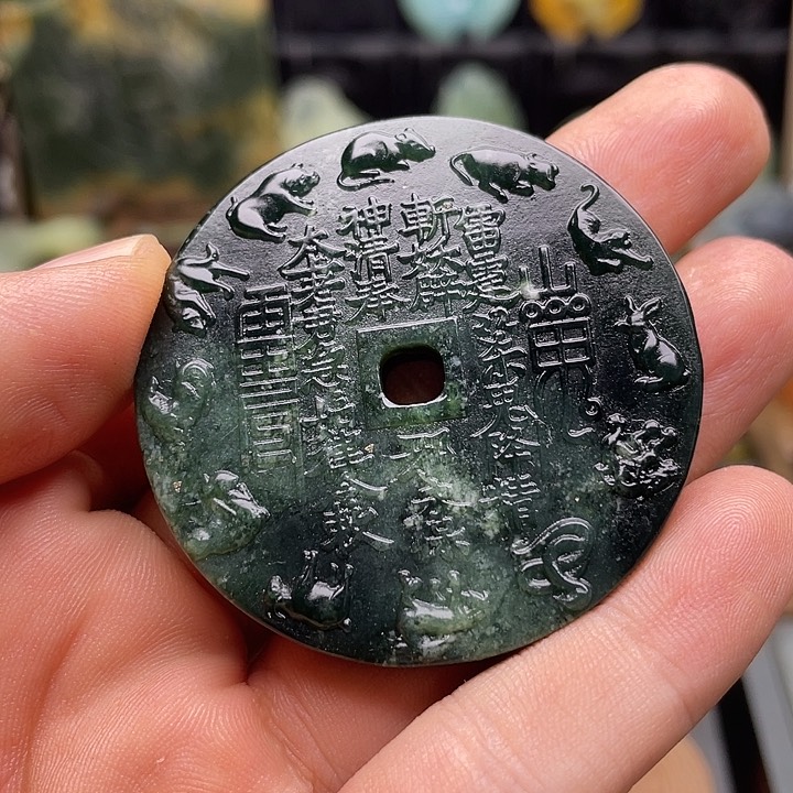 蛇纹石玉挂件未镶嵌