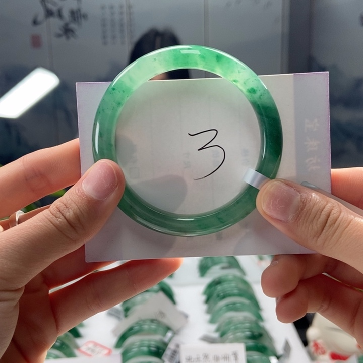 石英质玉手镯未镶嵌天然A货非洲翠手镯