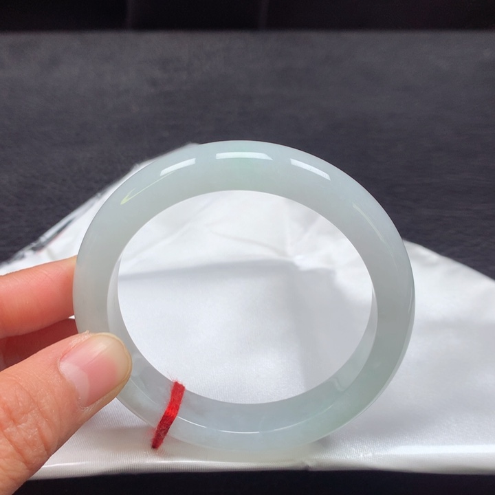 翡翠手镯未镶嵌56圈