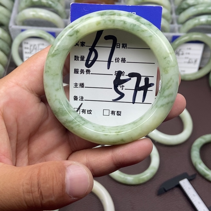 蛇纹石玉手镯未镶嵌