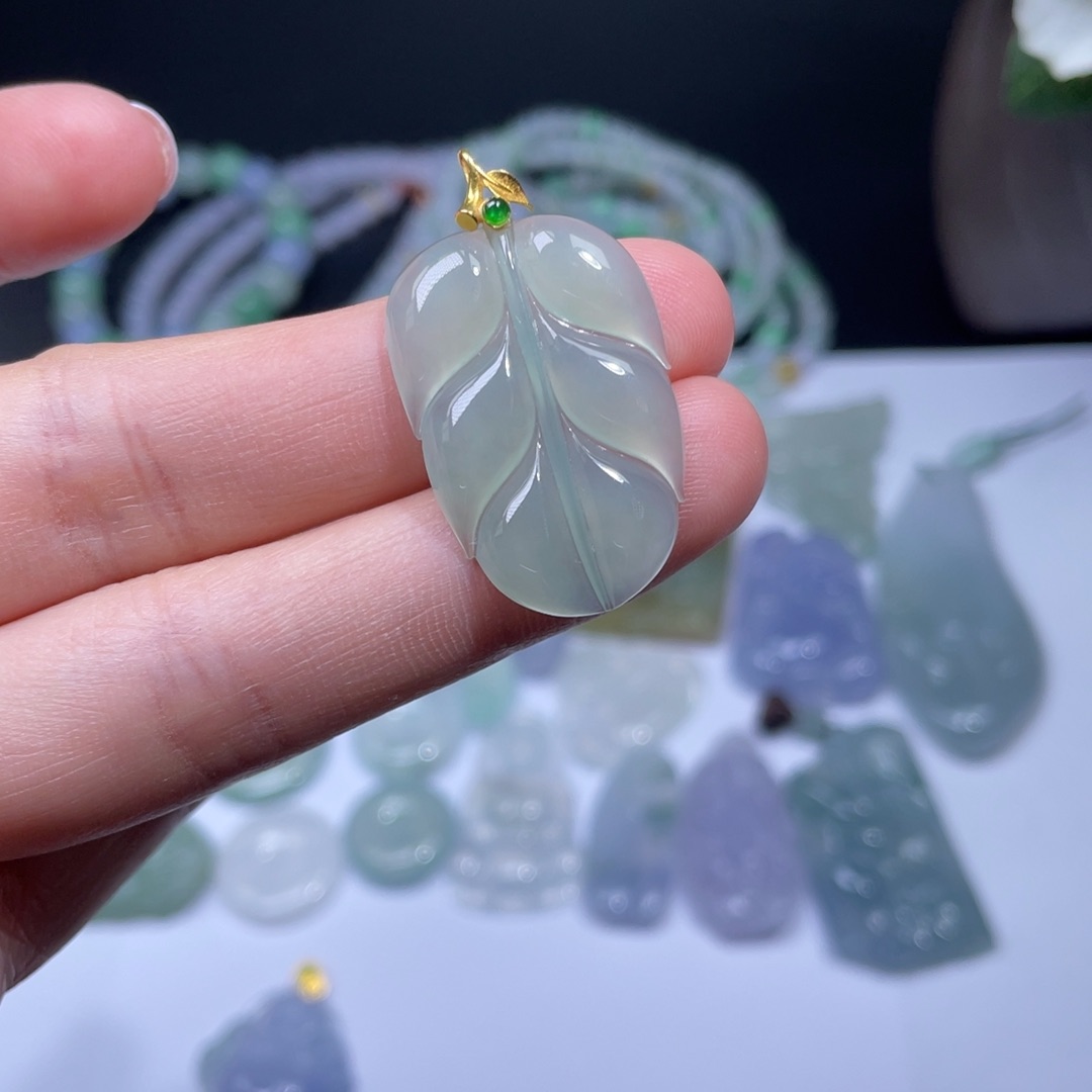 翡翠颈饰18K金镶嵌叶子