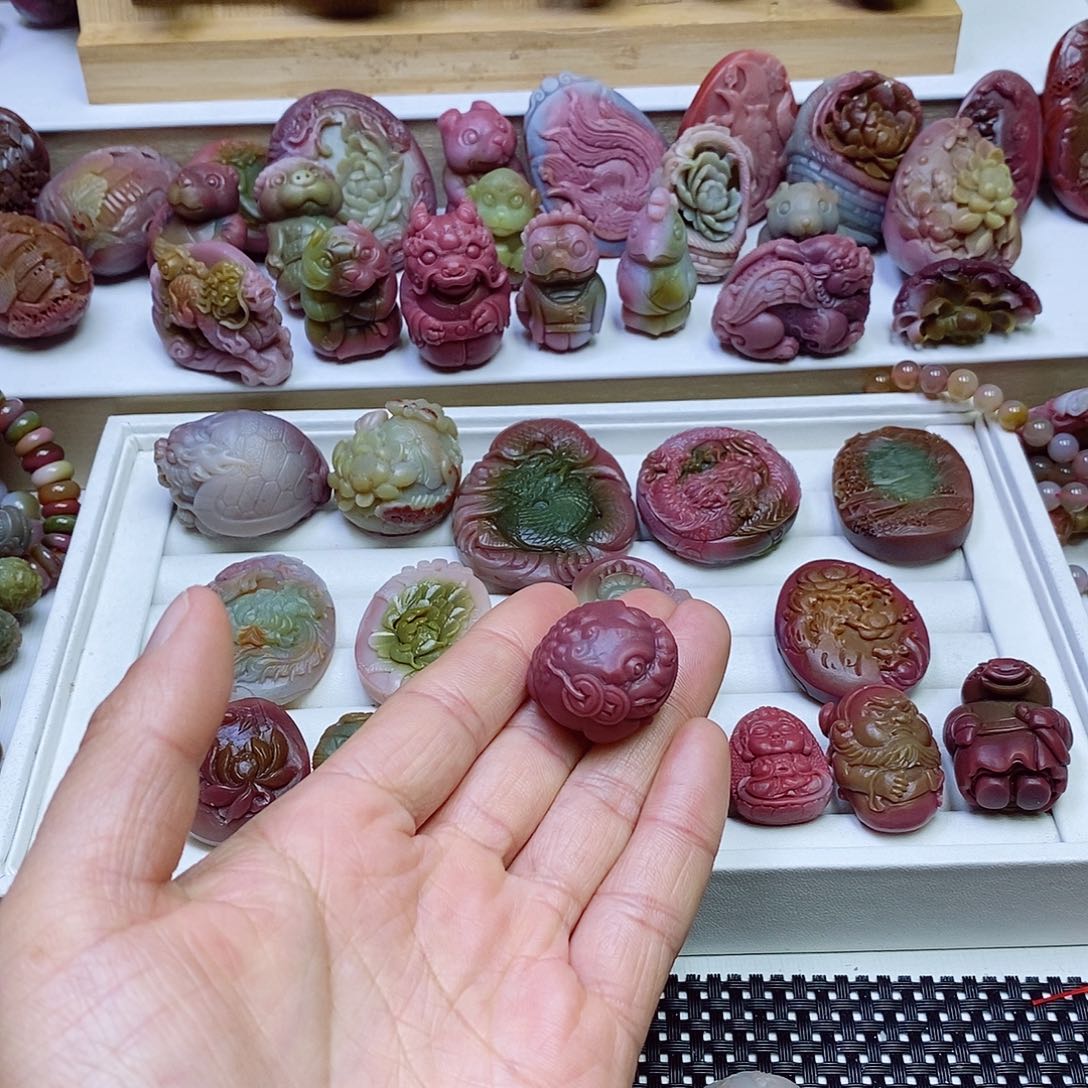 玛瑙/玉髓盐源玛瑙吊坠未镶嵌