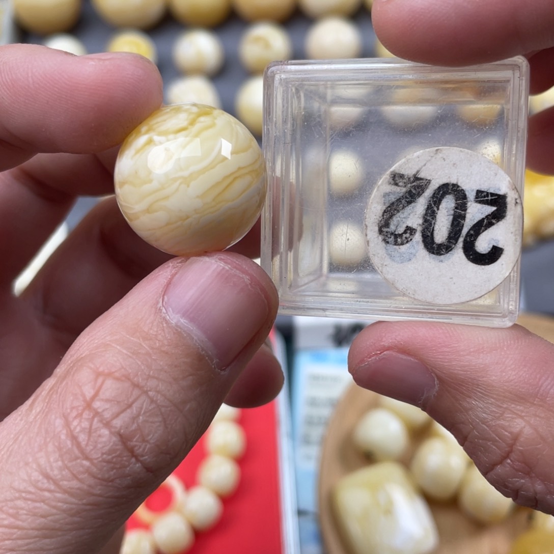 蜜蜡珠宝奇石未镶嵌