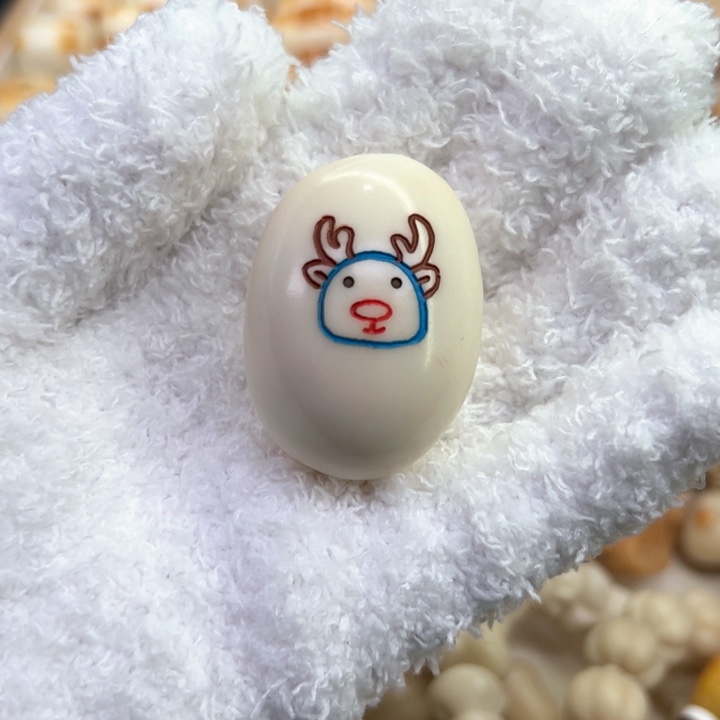 白玉菩提把件59 象牙果原果雕刻手把件