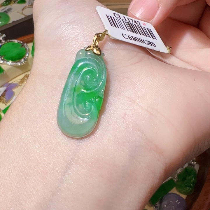 翡翠挂件18K金镶嵌翡翠