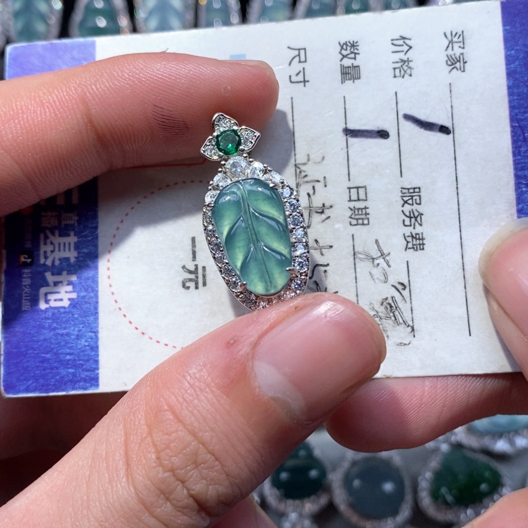 翡翠颈饰未镶嵌翡翠