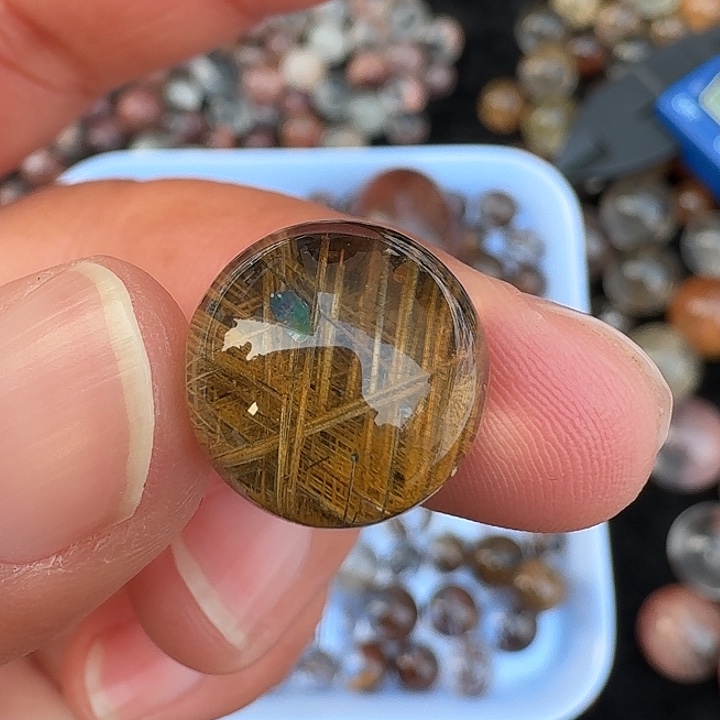 宋***悠水晶未镶嵌珠宝半成品
