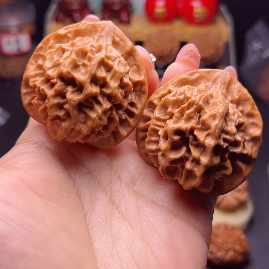 文玩核桃吊坠帝王狮子头