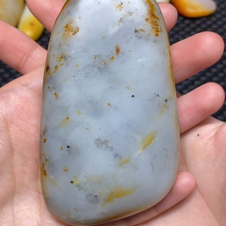 和田玉未镶嵌把件