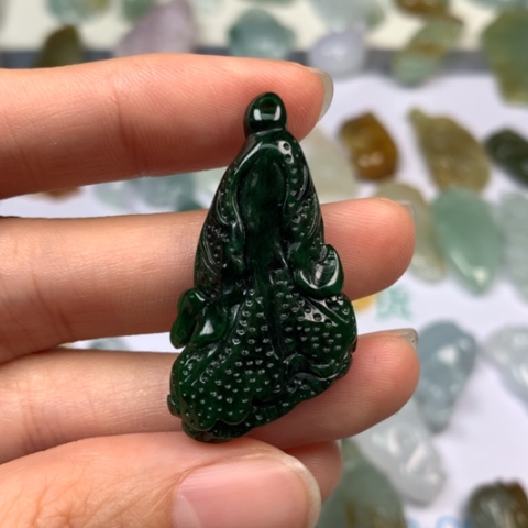 翡翠颈饰未镶嵌翡翠