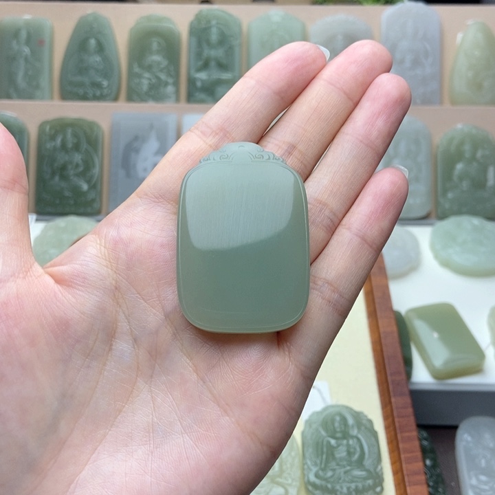 亿***林和田玉未镶嵌颈饰