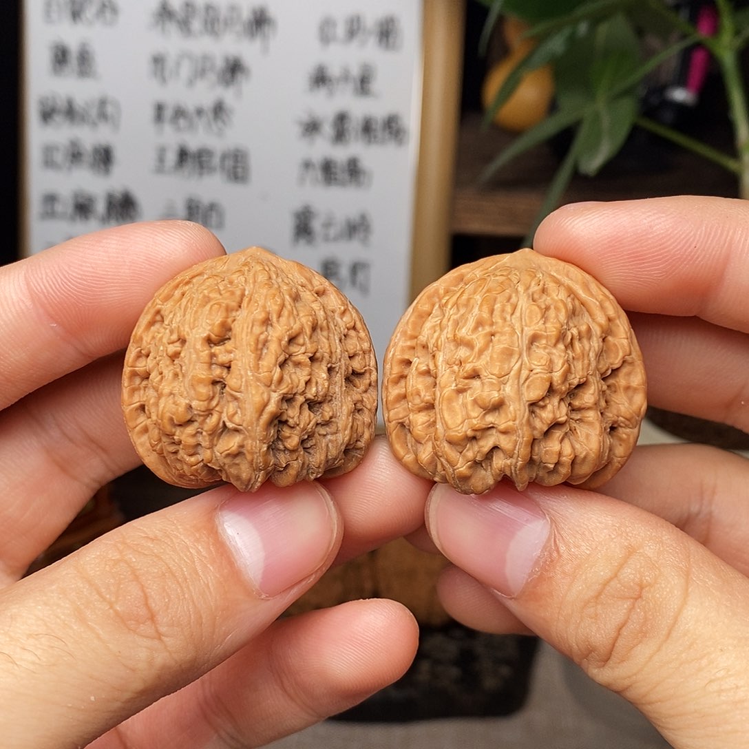 文玩核桃吊坠红玛瑙