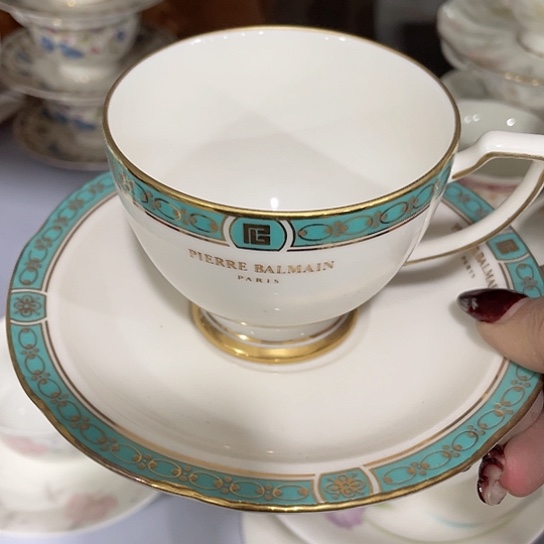 低****敏瓷器和器皿制作技艺和装饰材料