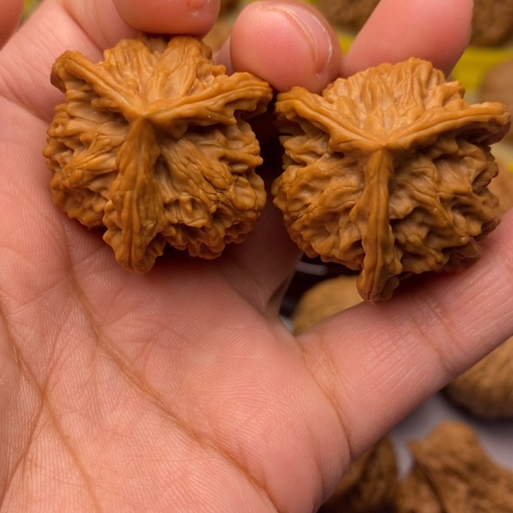 文玩核桃把件三棱