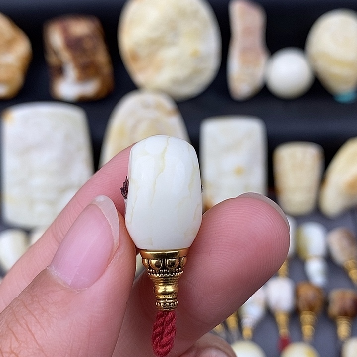 小***，琥珀未镶嵌裸石12三通c792