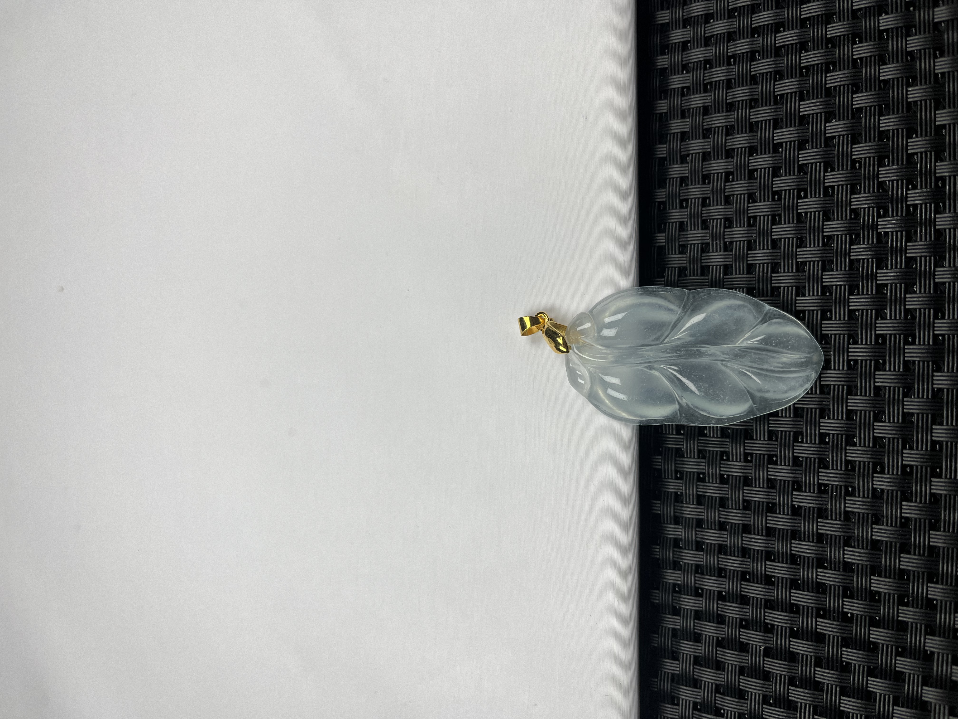 (缅甸老郑珠宝)W69白冰小叶子时尚精美气质百搭款吊坠