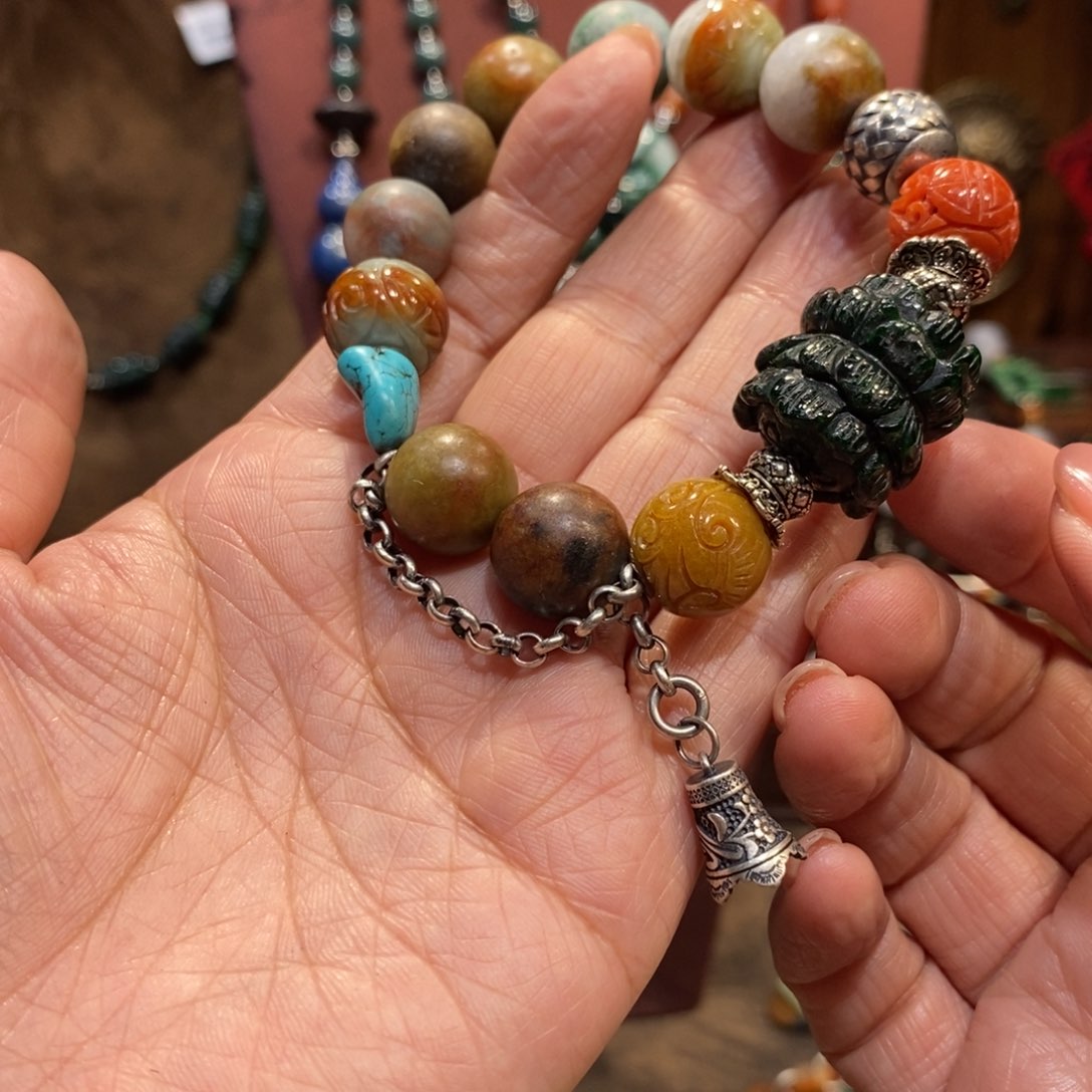 翡翠吊坠(赠链)未镶嵌