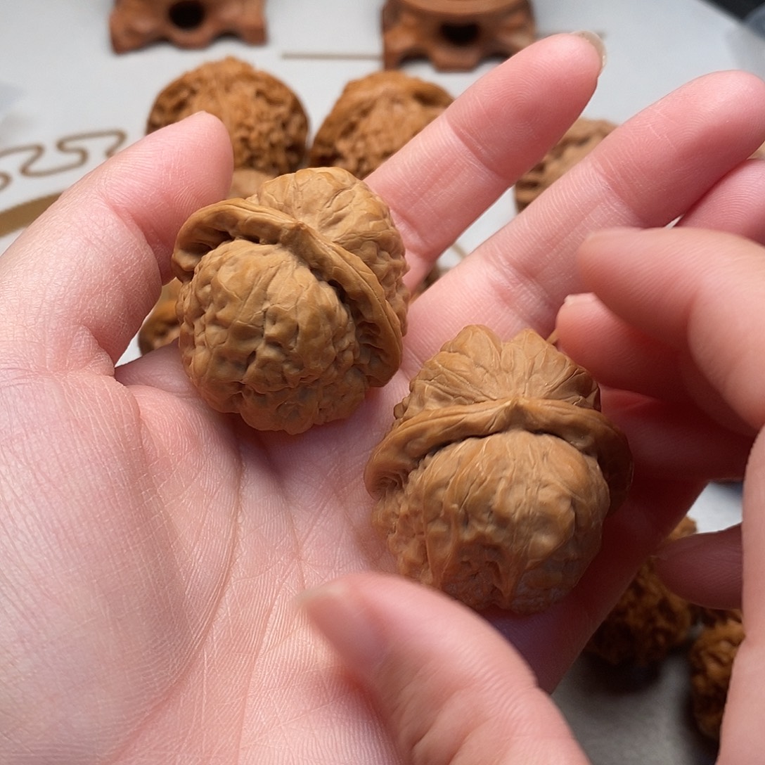 陈***春桃核把件全品无修蛤蟆头