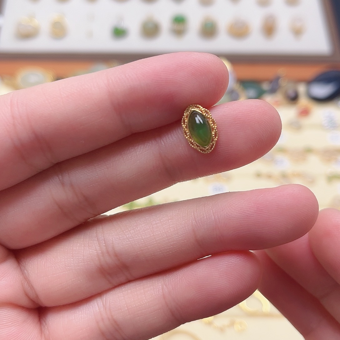 盈***盈和田玉银S925镶嵌耳饰