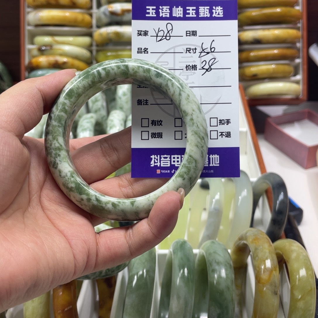 旭***2蛇纹石玉未镶嵌手镯
