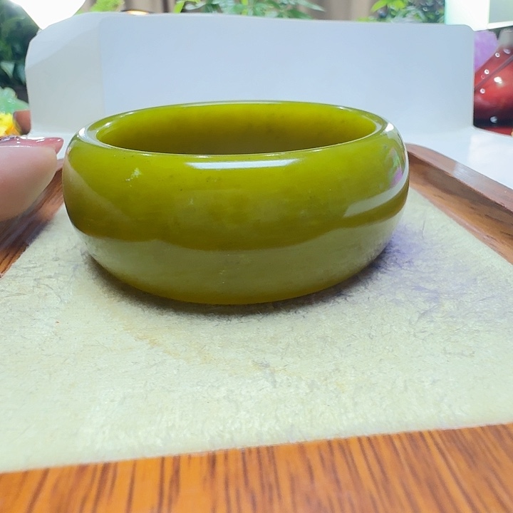 天***行蛇纹石玉未镶嵌手镯